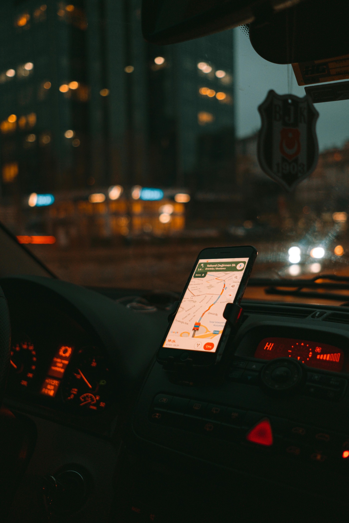 Çekici hizmeti için telefon ve WhatsApp destek görseli